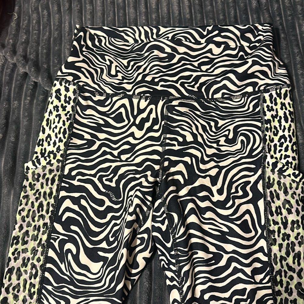 New fabletics powerhold Leggings medium